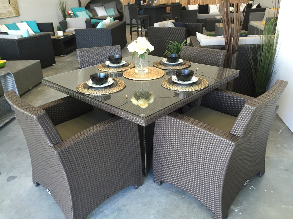 St Tropez Dining Table w 4 chairs